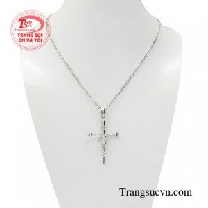 Bộ thánh giá vàng trắng thời trang vừa mang đến vẻ thời trang, vừa mang lại may mắn về phong thủy cho người đeo.