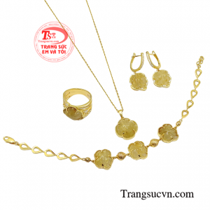Đây sẽ là món trang sức không thể thiếu trong bộ sưu tập của các quý cô để diện trong những dịp đặc biệt.