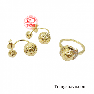 Sản phẩm sẽ là lựa chọn tuyệt vời dành cho những cô nàng yêu thích phong cách nữ tính