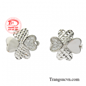 Bông tai vàng trắng ấn tượng mang đến vẻ duyên dáng và thời trang cho phái đẹp.