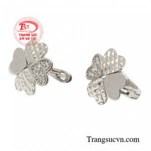 Các cô gái hãy đến với trang sức Em và Tôi để lựa chọn được những mẫu hoa tai ưng ý và thời thượng nhất.