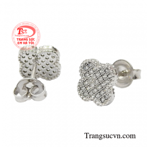 Sản phẩm sẽ giúp phái đẹp tôn vinh được nét cá tính tô điểm thêm tạo vẻ đẹp ấn tượng thu hút ánh nhìn của mọi người xung quanh.