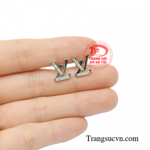 Bông tai vàng trắng xu hướng đảm bảo chất lượng.