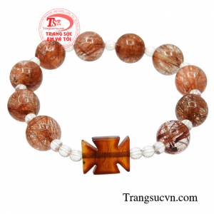 Chuỗi mân côi đá quý may mắn được xem là vật mang tín ngưỡng cho người theo đạo công giáo.