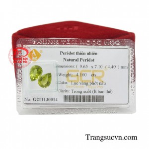 Peridot được mệnh danh là lá bùa trừ xui xẻo, thu hút tài lộc, may mắn, mang đến cho người đeo nhiều điều tuyệt vời trong công việc và cuộc sống