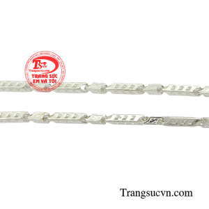 Sản phẩm không chỉ phù hợp với nhiều độ tuổi mà còn giúp người đeo toát lên được phong cách của mình.