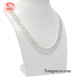 Vì vậy chiếc dây chuyền bạc này rất được phái mạnh yêu thích lựa chọn làm trang sức sang trọng cho bản thân