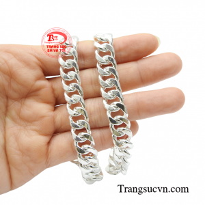 Dây chuyền bạc phái mạnh phong cách là dòng sản phẩm bán chạy nhất hiện nay