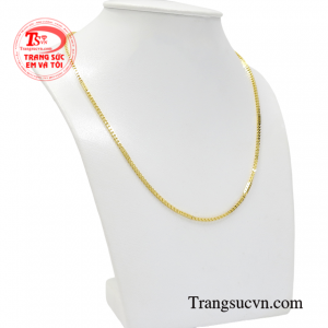 Dây chuyền vàng từ lâu đã được phái mạnh lựa chọn để làm trang sức đeo bên mình giúp tăng thêm vẻ nam tính hợp thời trang.