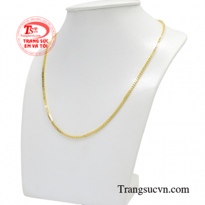 Đeo chiếc dây chuyền vàng này tạo nên hình ảnh một người đàn ông tự tin, mạnh mẽ nhưng cũng đầy ngọt ngào, lãng mạn và lịch thiệp.