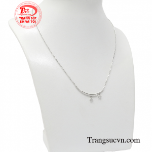 Sản phẩm được thiết kế tinh xảo, độc đáo giúp tôn lên vẻ đẹp của các cô nàng hiện đại