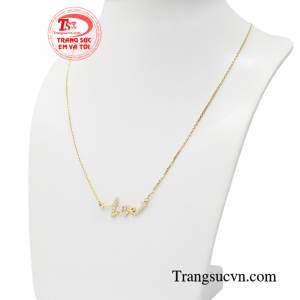 Sản phẩm có thể kết hợp cùng với nhiều trang phục khác nhau đầy thời trang và phù hợp với mọi lứa tuổi