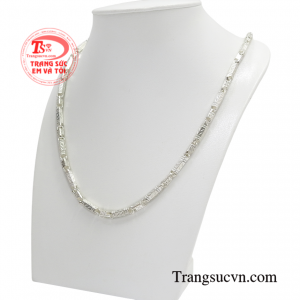 Sản phẩm là phụ kiện không thể thiếu giúp cho các quý ông thể hiện phong cách bản thân.