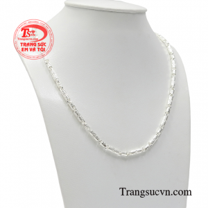 Sản phẩm vừa hợp thời trang mà giá thành lại không quá đắt.