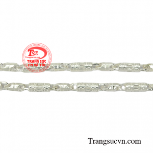 Chiếc dây chuyền này sẽ giúp phái mạnh thể hiện được nét mạnh mẽ, cá tính và hợp thời trang.