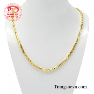 Dây chuyền nam giới hiện đại dành cho chàng trai phong cách mạnh mẽ, trầm lắng thích sự tinh tế.