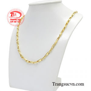 Sản phẩm sẽ phù hợp với những trang phục mang phong cách năng động và phóng khoáng.