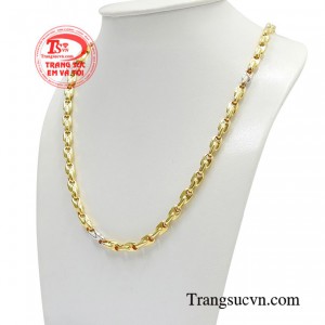 Khi lựa chọn một chiếc dây chuyền, yếu tố quan trọng nhất chính là sản phẩm phải thể hiện được cái chất riêng của người sở hữu.