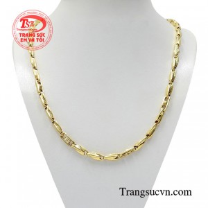 Dây chuyền nam vàng hiện đại kiểu dáng đơn giản những vẫn toát lên được vẻ thời trang của người đàn ông. 