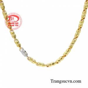 Dây chuyền mang nét nam tính, mạnh mẽ, kích thước tương đối sẽ là một lựa chọn hoàn hảo dành tặng cho con cái hoặc bạn bè