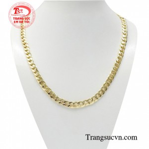Trang sức nói chung và dây chuyền vàng nói riêng là phụ kiện không thể thiếu giúp phái mạnh thêm tự tin, nổi bật và thu hút
