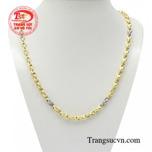 Dây chuyền nam vàng tuấn tú như một phần không thể thiếu đối với phụ kiện của nam giới.