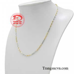 Dây chuyền tô điểm cho người phụ càng thêm duyên dáng, mang lại sự trẻ trung, cá tính và đẳng cấp. 