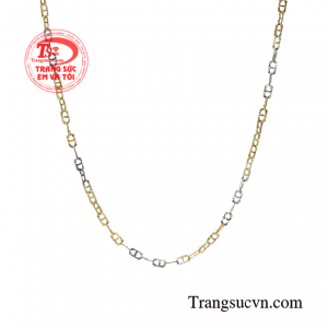 Dây chuyền nữ vàng thiết kế nhỏ gọn, tinh xảo nên phù hợp với nhiều phong cách thời trang và lứa tuổi khác nhau. 