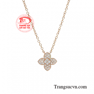 Chiếc dây chuyền này sẽ là sự lựa chọn hoàn hảo dành tặng cho người con gái thân yêu.