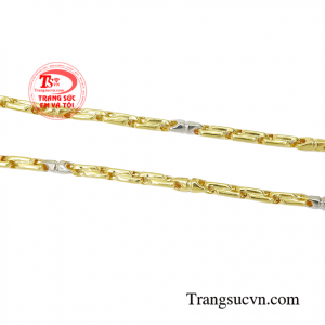 Dây chuyền nam vàng tây cũng là món quà tặng đặc biệt ý nghĩa cho người thân và bạn bè
