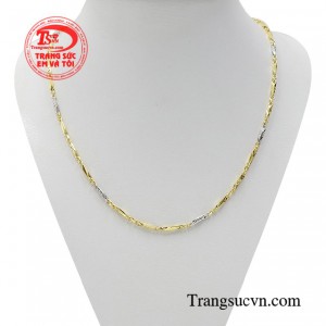 Dây chuyền vàng tây thời thượng được chế tác từ vàng 10k chất lượng cao, kiểu dáng hiện đại.