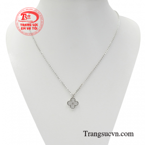 Dây chuyền vàng trắng may mắn được nhập khẩu Italy vàng 18k chất lượng cao. 