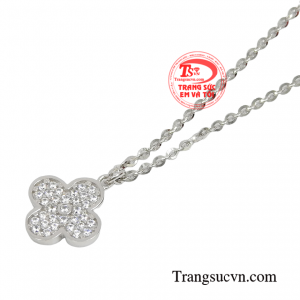 Chiếc dây chuyền sẽ là quà tặng tuyệt vời cho người thân bạn bè vào các dịp ý nghĩa. 