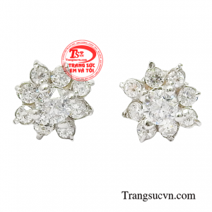 Hoa tai bạc đính đá dịu dàng được làm từ bạc 925 phong cách thanh lịch nữ tính.