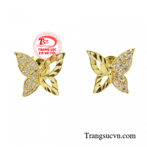 Hoa tai hồ điệp vàng tây đang tìm kiếm một thiết kế khác biệt, mới lạ hơn trong bộ sưu tập khuyên tai của mình.