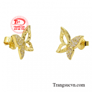 Đôi hoa tai này sẽ là sự lựa chọn tuyệt mỹ dành cho những cô nàng yêu thích phong cách nhẹ nhàng, nữ tính.