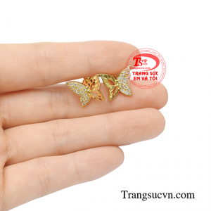 Hoa tai hồ điệp vàng tây tinh tế.