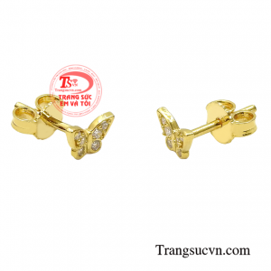 Thiết kế nhỏ nhắn mang đến đôi hoa tai tinh tế và nữ tính.