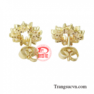 Đôi hoa tai vàng nhập khẩu bền đẹp chất lượng, giao hàng toàn quốc.