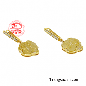 Khi diện món trang sức này phái đẹp sẽ có được sự thông minh, xinh đẹp và có sức quyến rũ đến khó cưỡng.