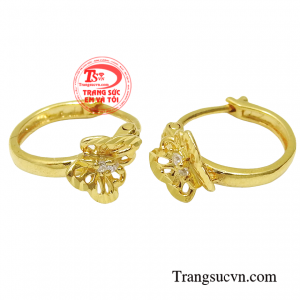 Đôi hoa tai cũng là món quà tặng tuyệt vời cho người bạn yêu thương vào những dịp đặc biệt.