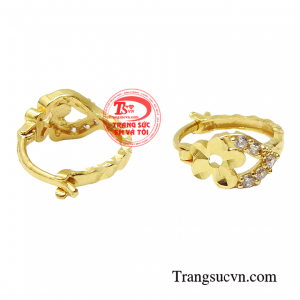  Chắc chắn khi diện chiếc hoa tai này người đối diện sẽ bị mê hoặc trước vẻ đẹp ngọt ngào của bạn.