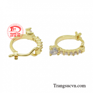 Hoa tai vàng cũng là món quà tặng được phái đẹp mong chờ