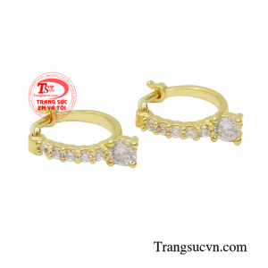 Sản phẩm với thiết kế độc đáo tôn lên nét dịu dàng, thanh lịch của người phụ nữ Việt