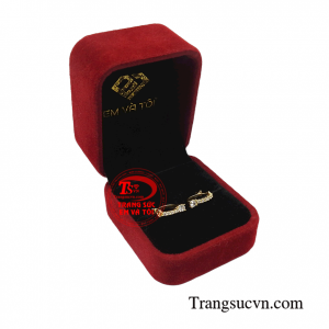 Hoa tai vàng thanh thoát món quà tặng tuyệt vời cho người yêu thương