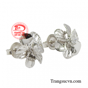 Với kiểu dáng thanh thoát giúp mọi cô gái toát lên vẻ đẹp duyên dáng của người con gái phương Đông.