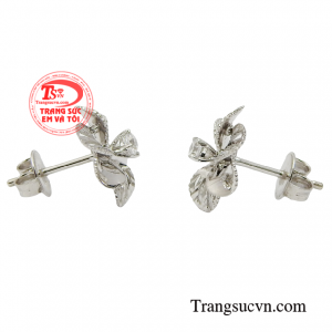 Một chiếc hoa tai thôi cũng đủ khiến cho phái nữ thêm phần thu hút và ấn tượng hơn. 