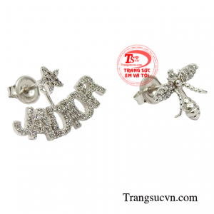 Nếu nói trang phục làm nên khí chất của mỗi người, thì phụ kiện là nét tô điểm, khiến cho phong cách của các nàng tỏa sáng rõ nét hơn.