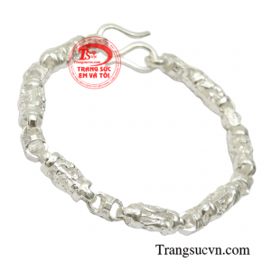 Chiếc lắc tay này sẽ giúp phái mạnh tạo nên phong cách và dấu ấn riêng cho bản thân.