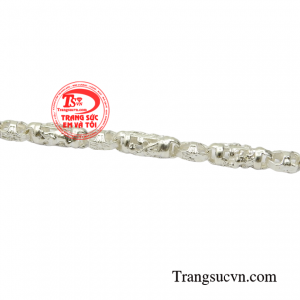 Sản phẩm chạm khắc độc đáo mang đến vẻ điển trai cho nam giới.